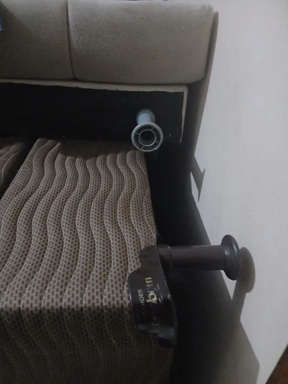 Vendo 2 camas box+ cabiceiras sem colchão 