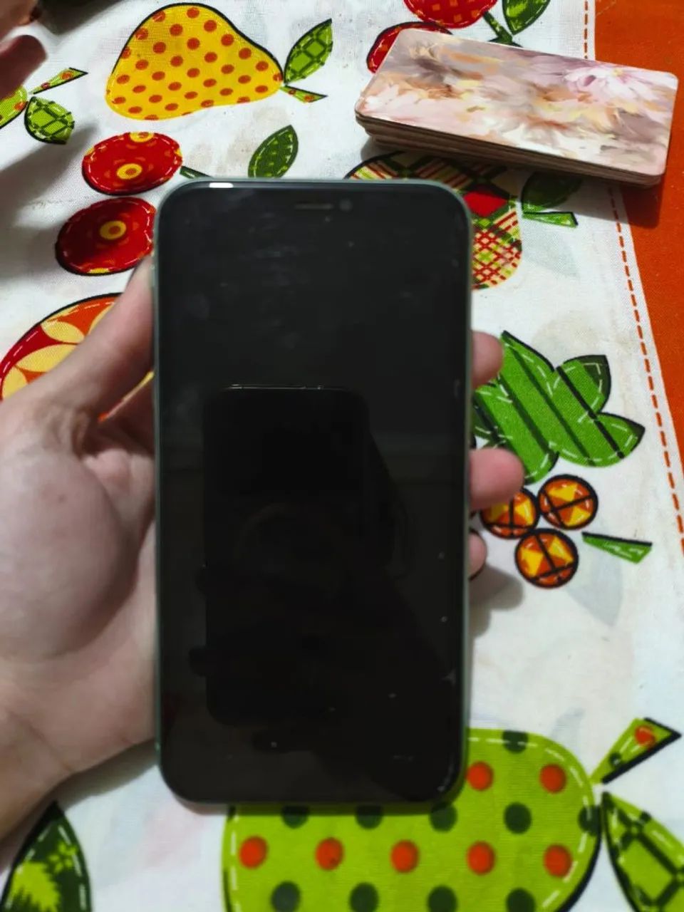iPhone 11 verde claro em ótimo estado aceito trocas e negociação  - Foto 3