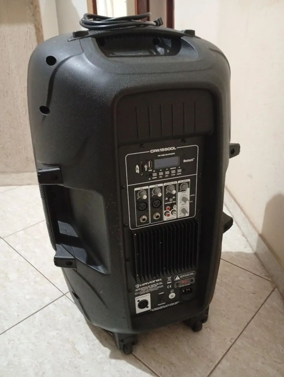 Vendo caixa de som super potente com suporte reforçado.Ambos estão praticamente novos! - Foto 2