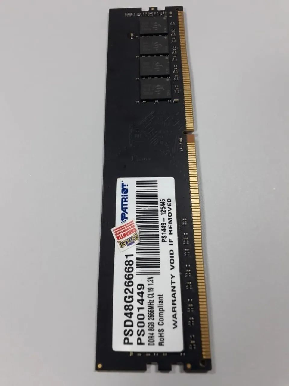 Memória Ram DDR 4 de 8 Gigas semi nova Barato!