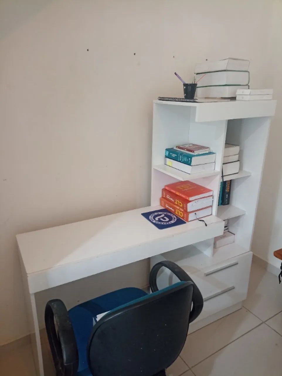 Mesa para estudo conservada e funcional - Foto 2