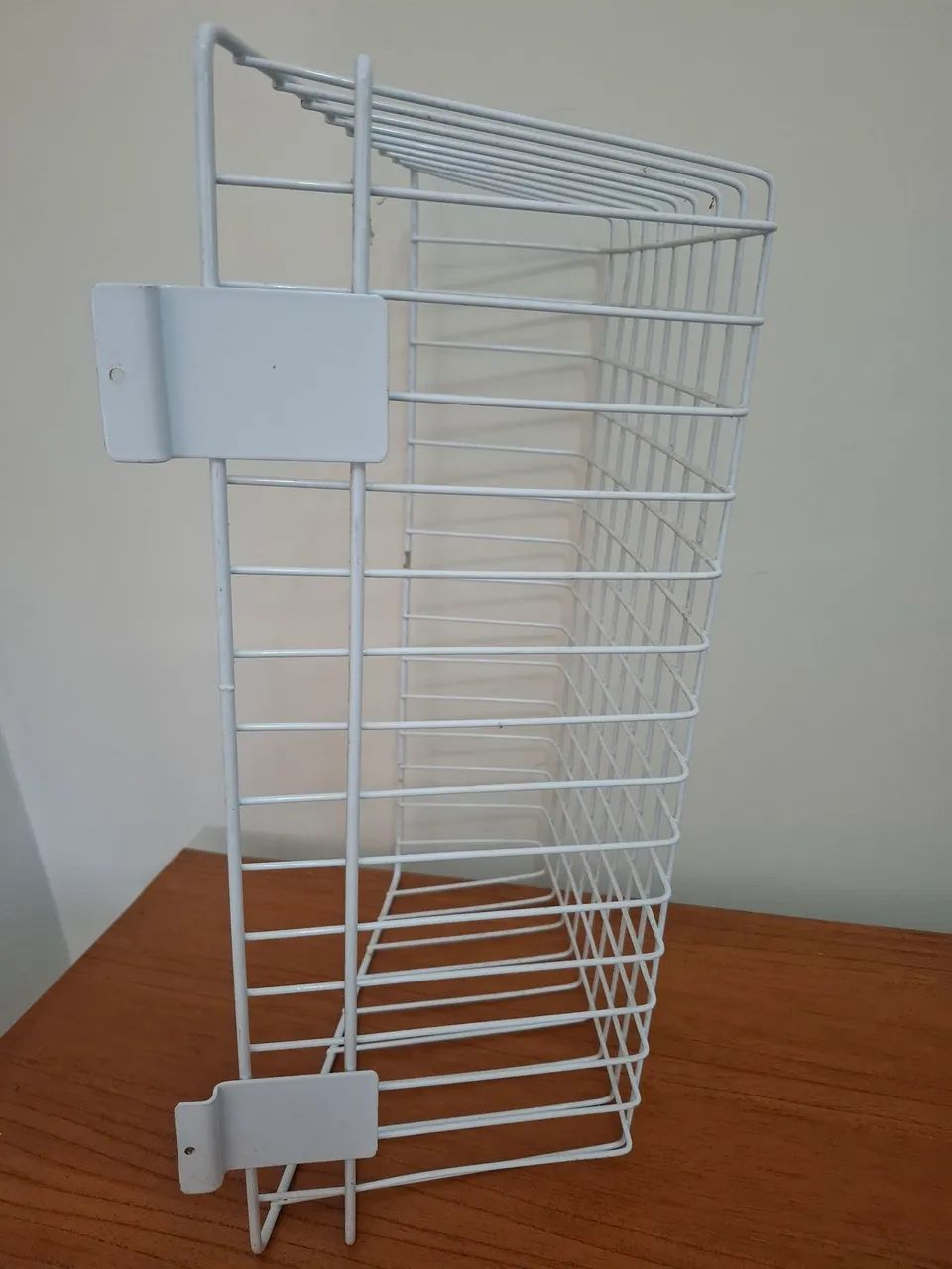 Cesto para painel canaletado