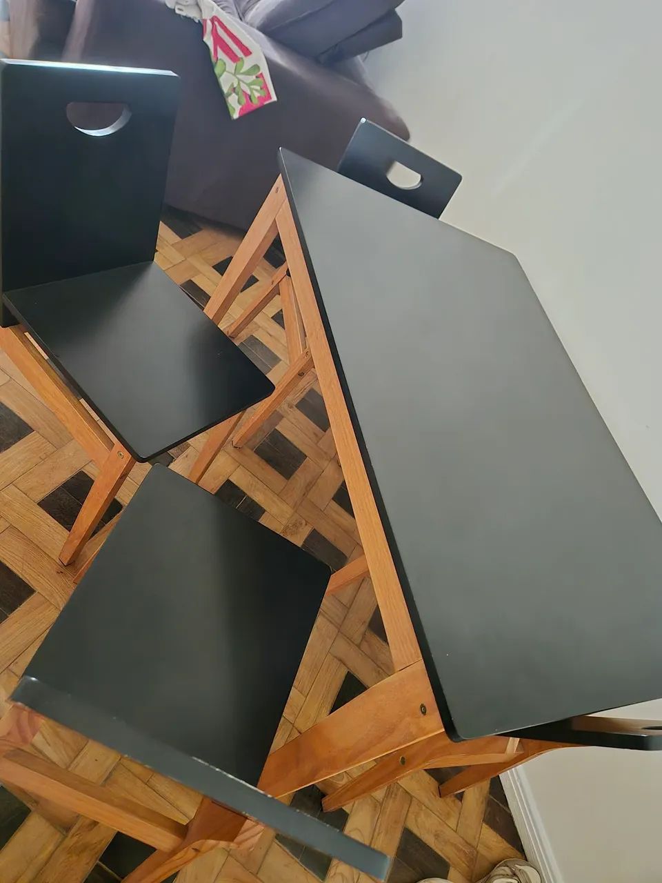 Mesa de madeira com 4 cadeiras - Foto 4