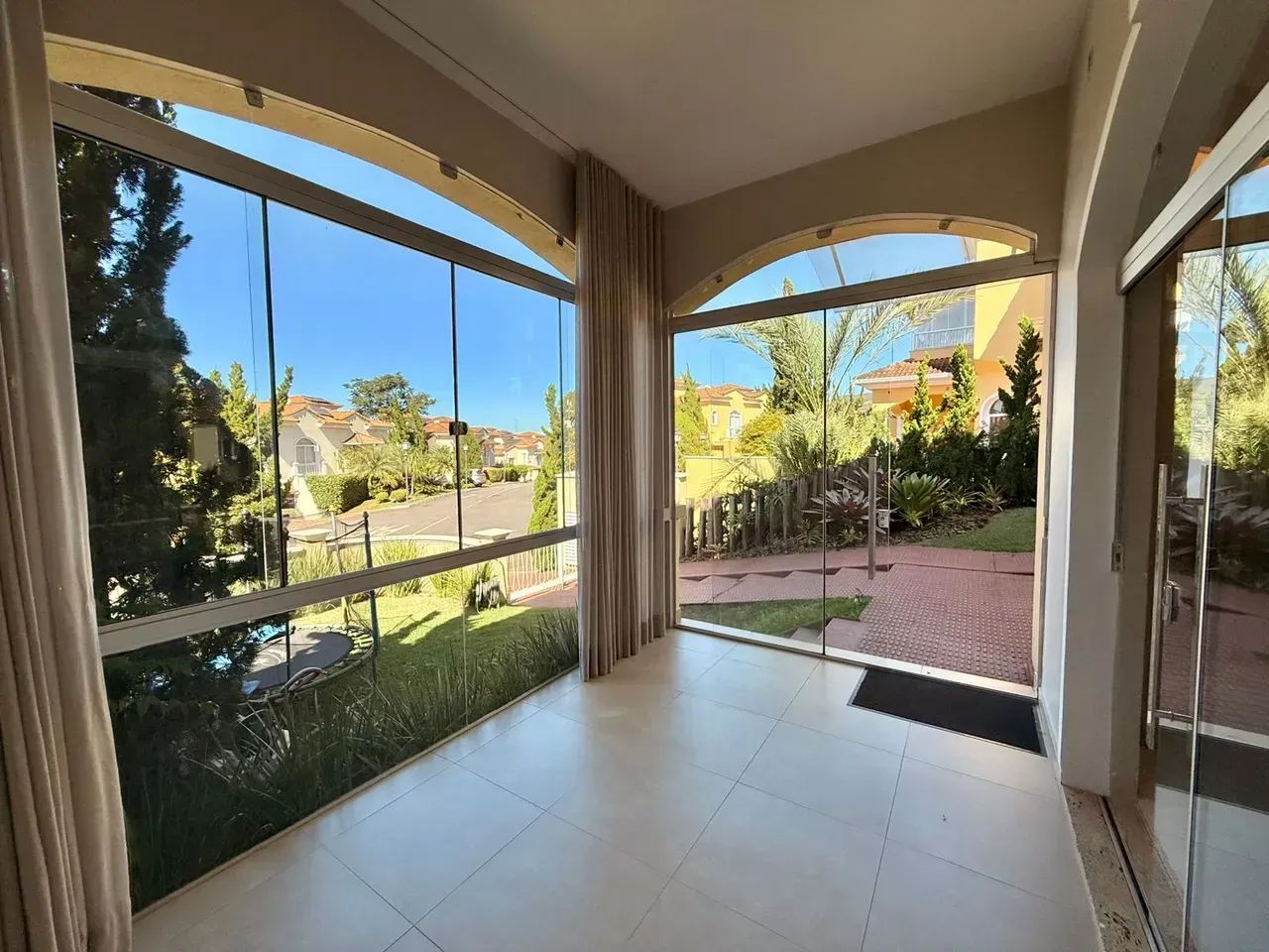 Casa para alugar com Piscina e 3 quartos, 210 m² - Alphaville Lagoa Dos Ingleses - Foto 4