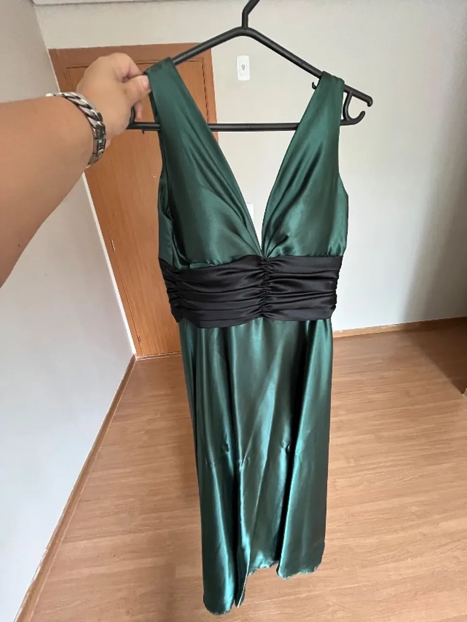 Vestido de cetim verde militar  - Foto 2