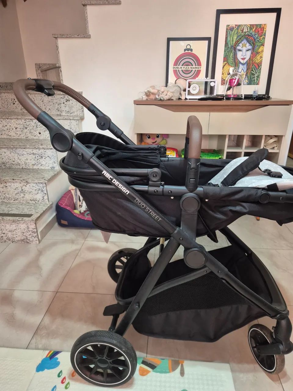 Carrinho de bebê com Moisés e bebê conforto da marca ABC DESIGN - Preto  - Foto 2