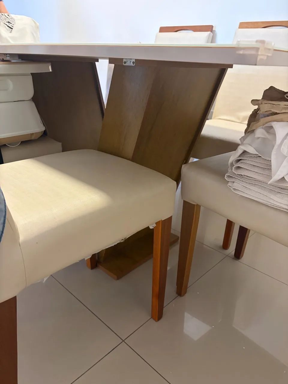 Vendo mesa com 6 cadeiras  - Foto 3