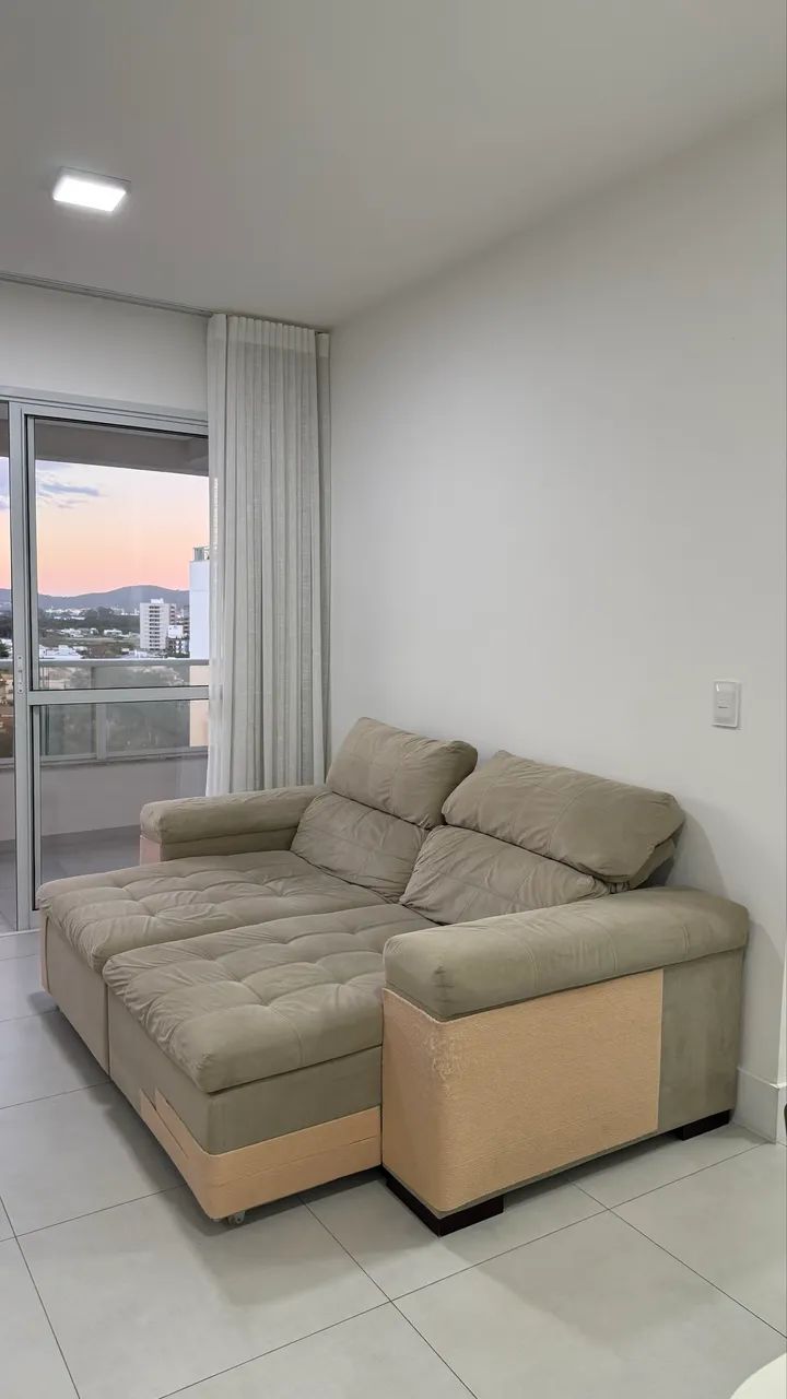 Sofá Retrátil Suede (cor bege)