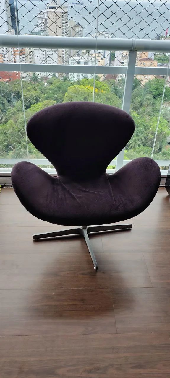 Poltrona Swan preta