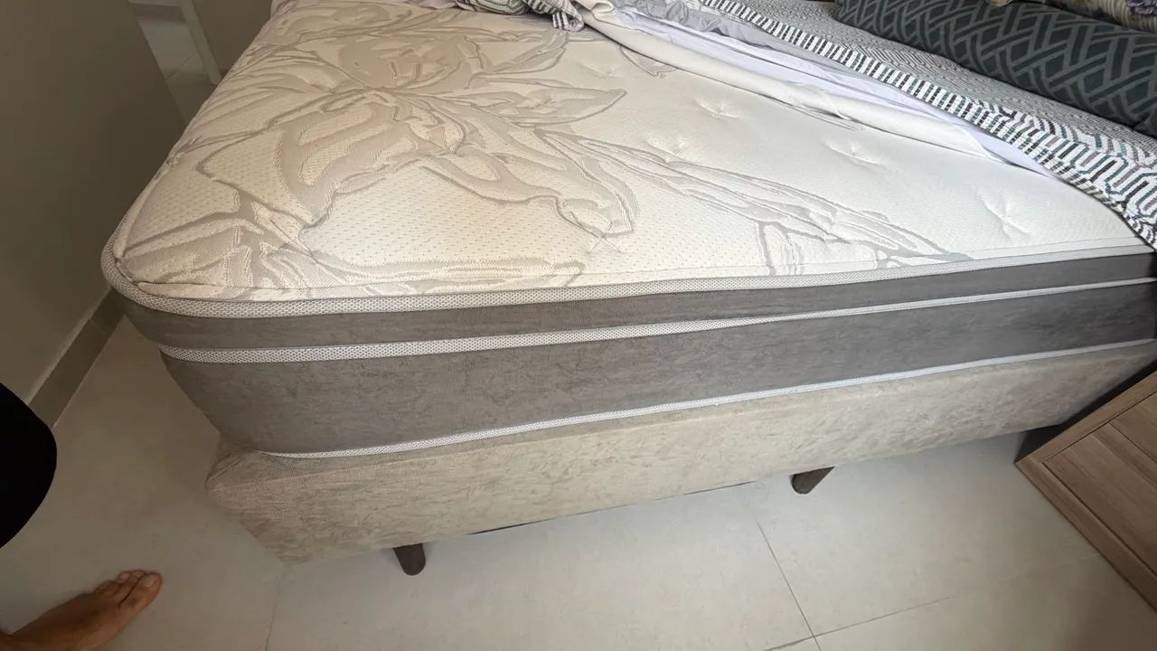 Cama 1 ano de uso QUEEN - Foto 4