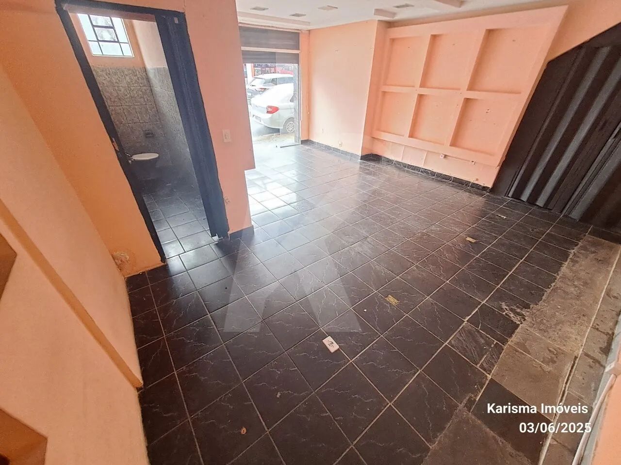Salão comercial com 2 banheiros e porta de aço - Foto 5