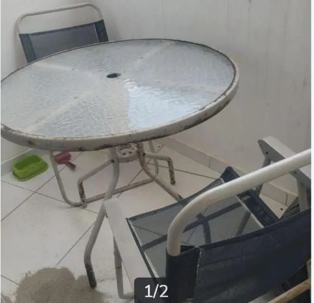 Mesa com 2.cadeiras