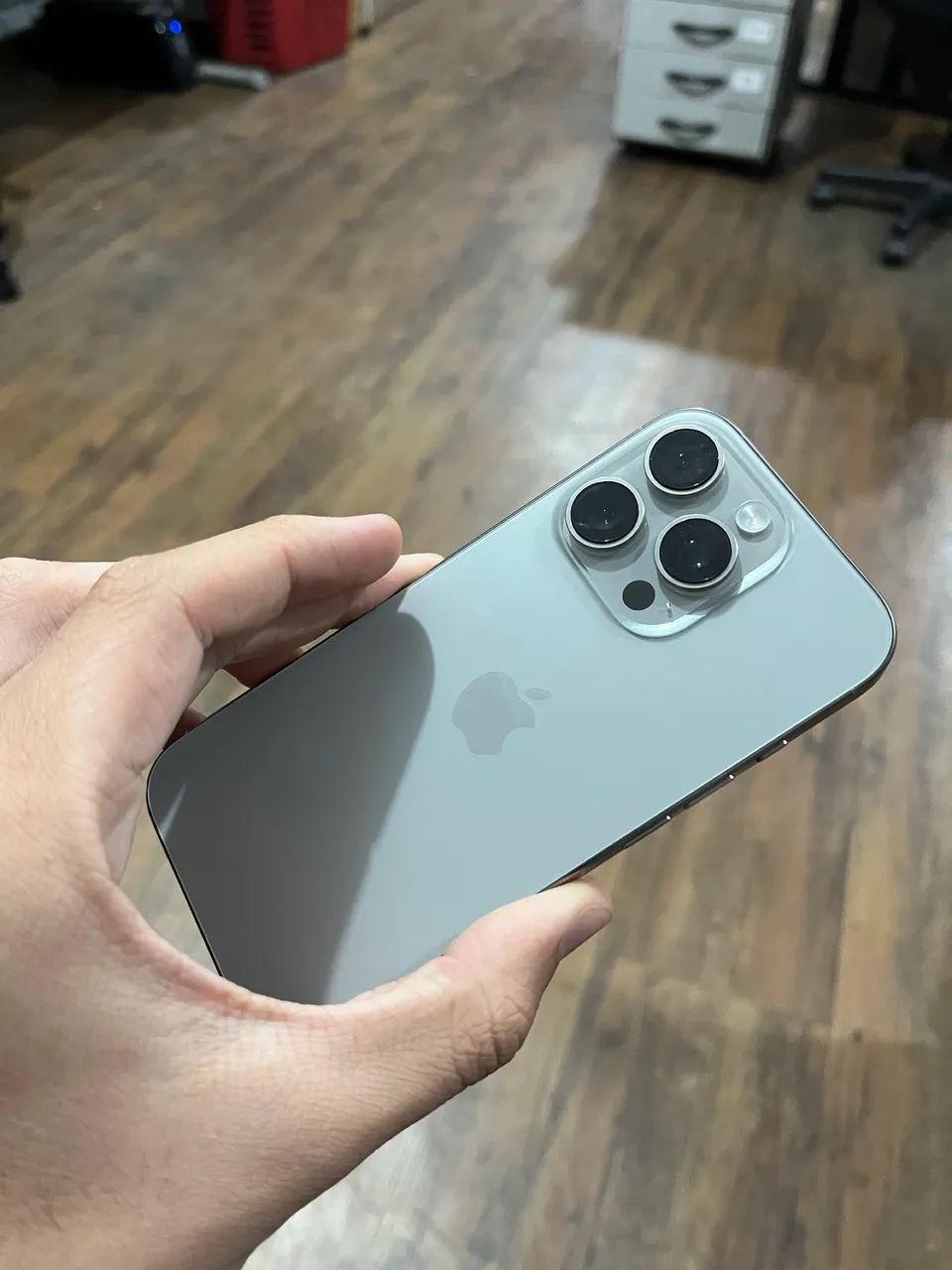 IPHONE 16 PRO 94% - CINZA - Foto 2
