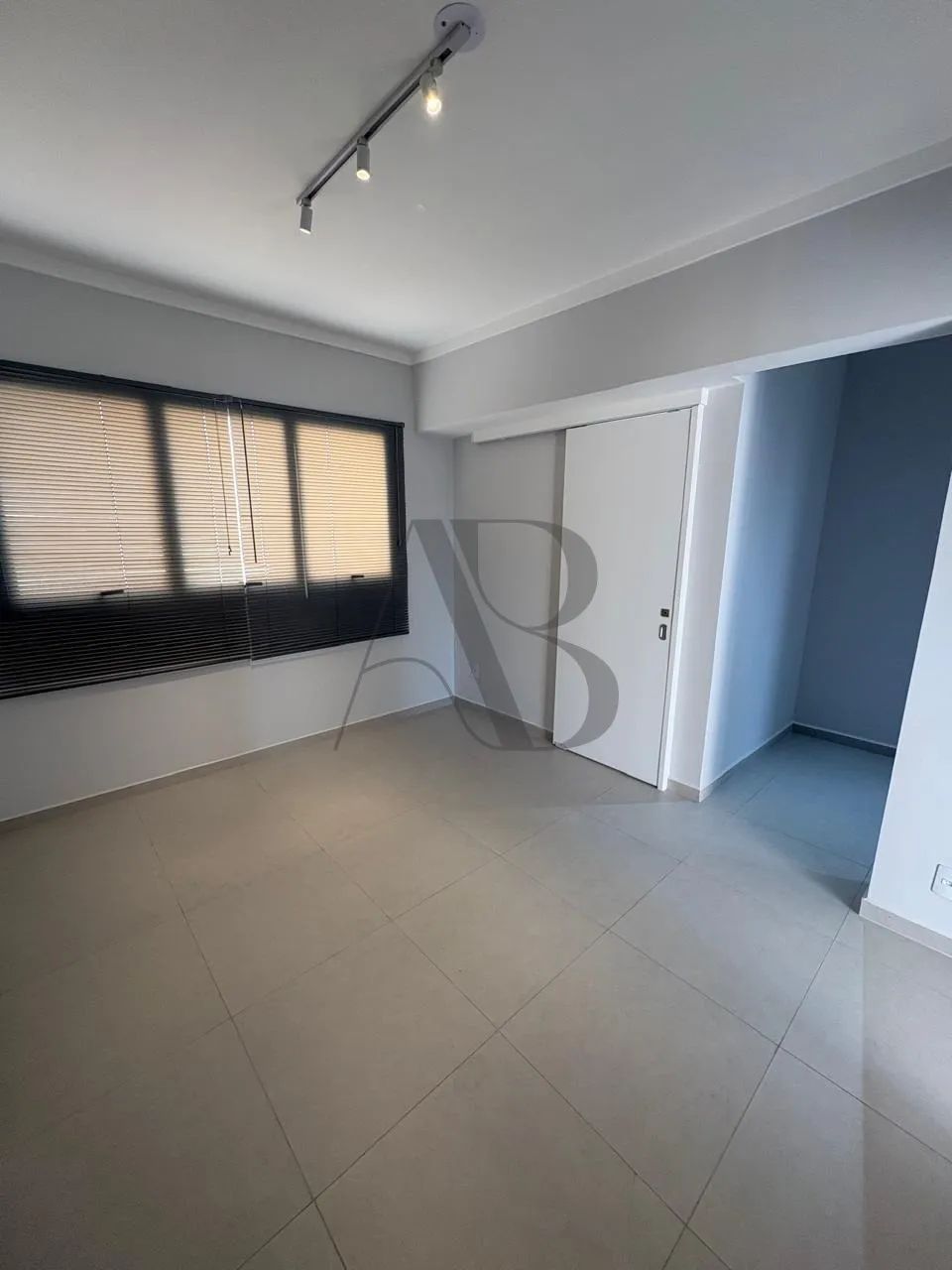 Kitnete venda, reformada, ótima localização - Foto 5