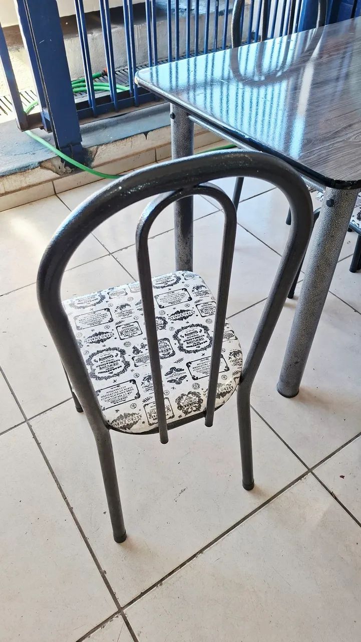 Mesa de 4 cadeiras tampo MDP  - Foto 4