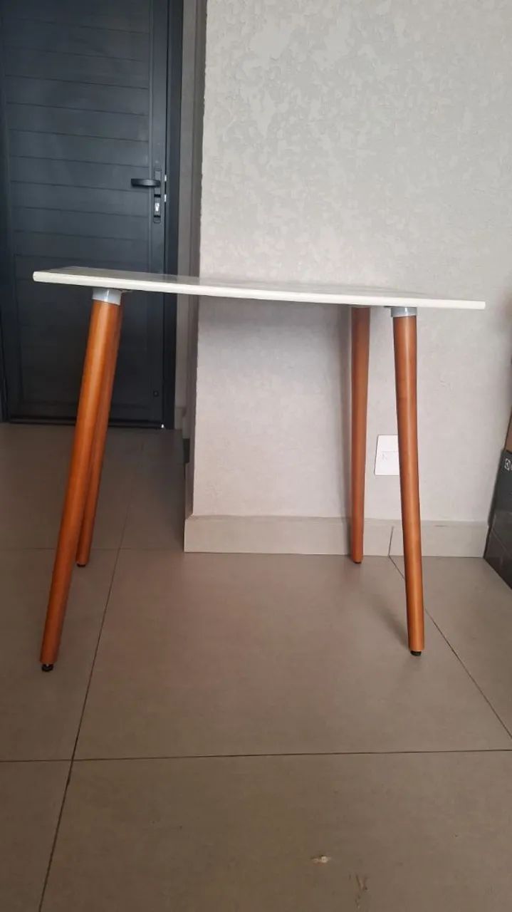Mesinha escrivaninha pé palito