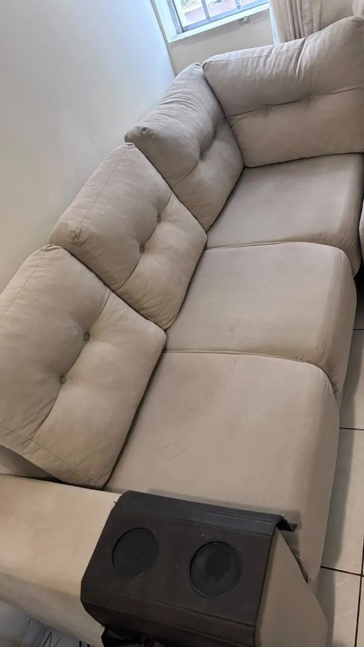 Sofá de Canto em L - Bege - Com Puff e Porta-Copos - Foto 3