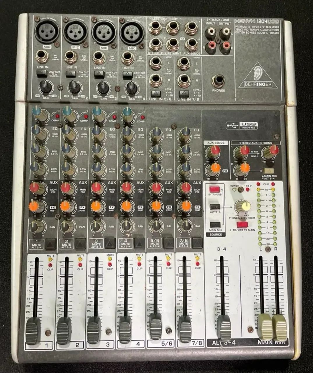 mesa de som  Behringer Xenyx 1204USB