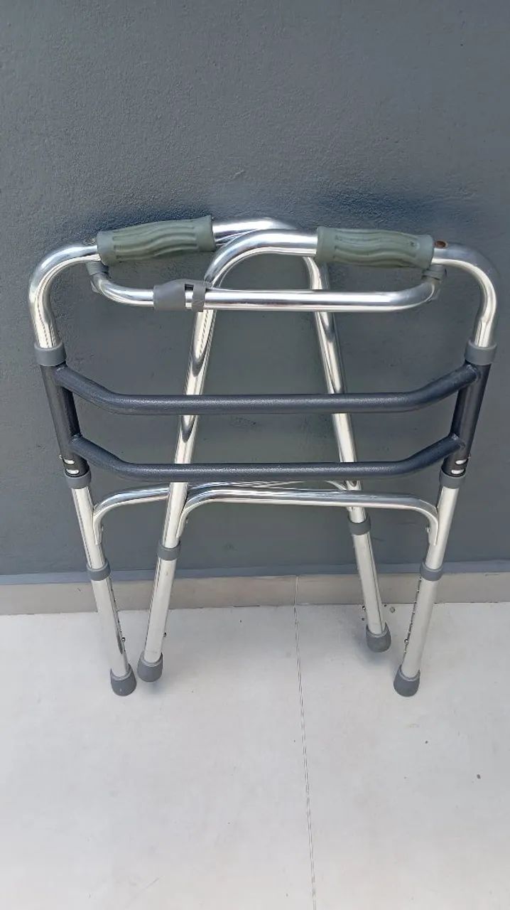Vende-se Andador Articulado