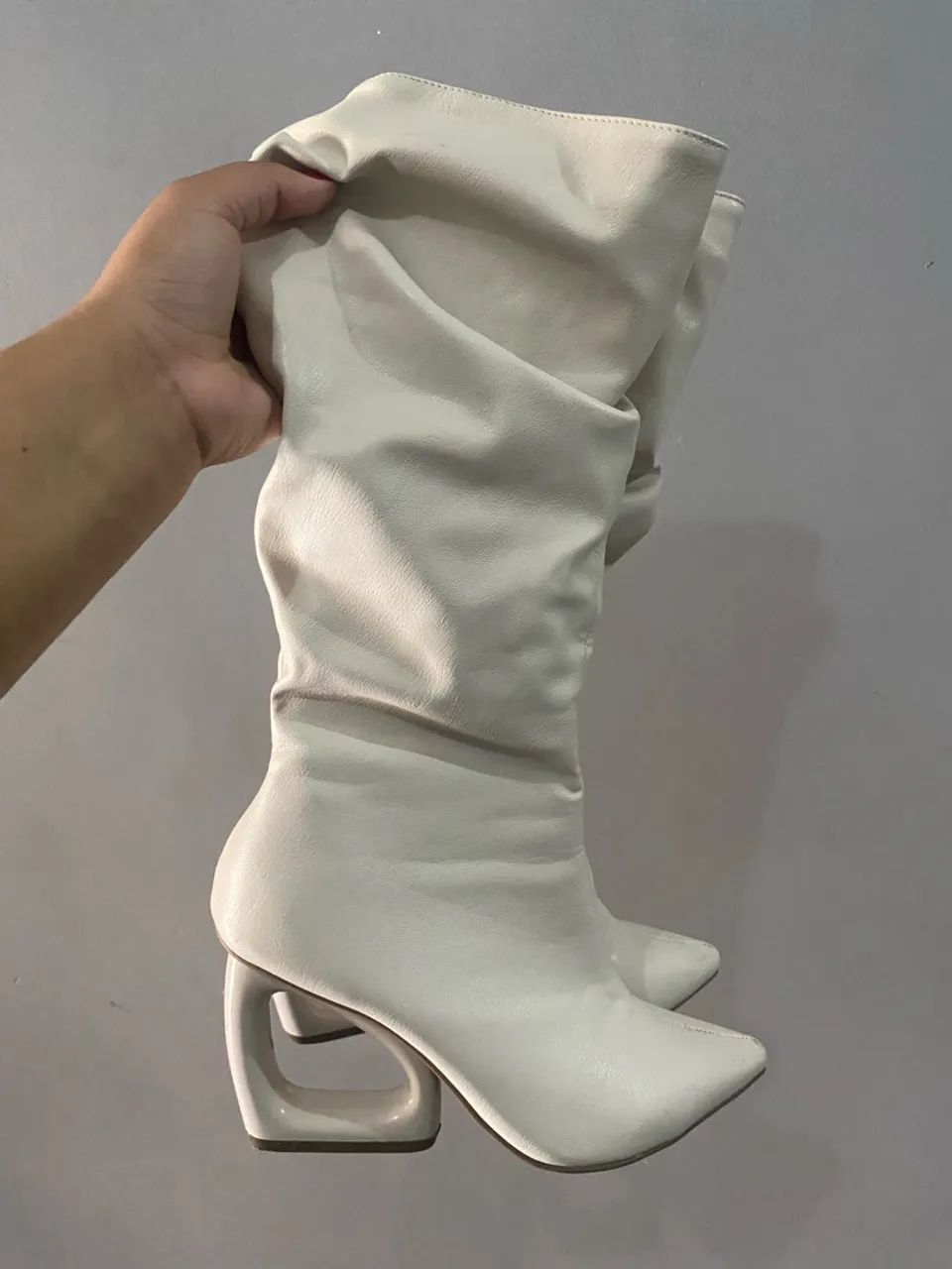 BOTA BRANCA  - Foto 2