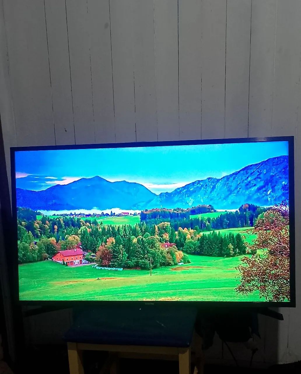 Tv Samsung 43 polegadas smart acompanha controle e pezinhos entrego. - Foto 2