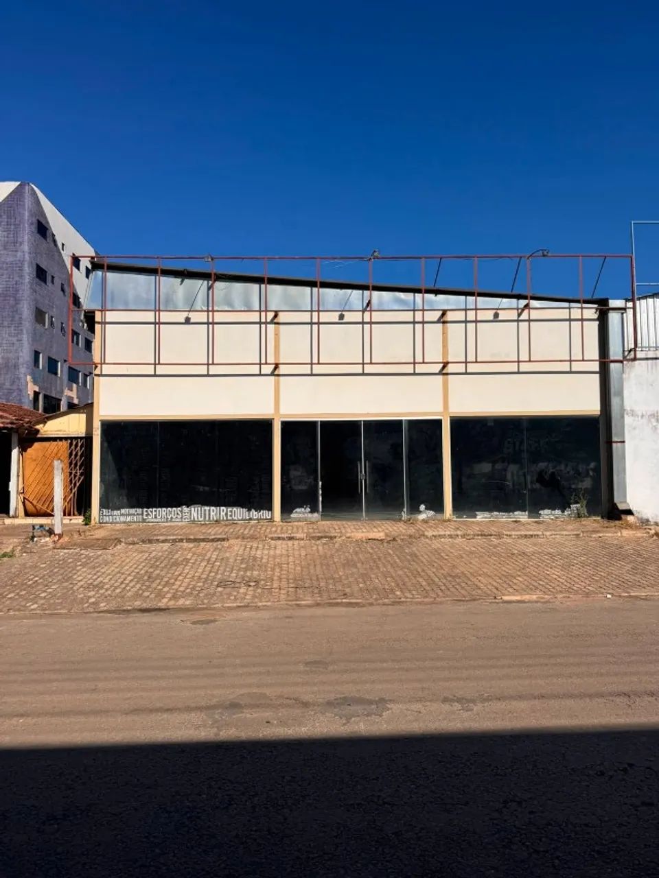 GALPÃO COM 400M2, BANHEIROS E DIVISÃO INTERNA ARA ALUGUEL. PROXIMO À AV ALFREDO NASSER - Foto 4