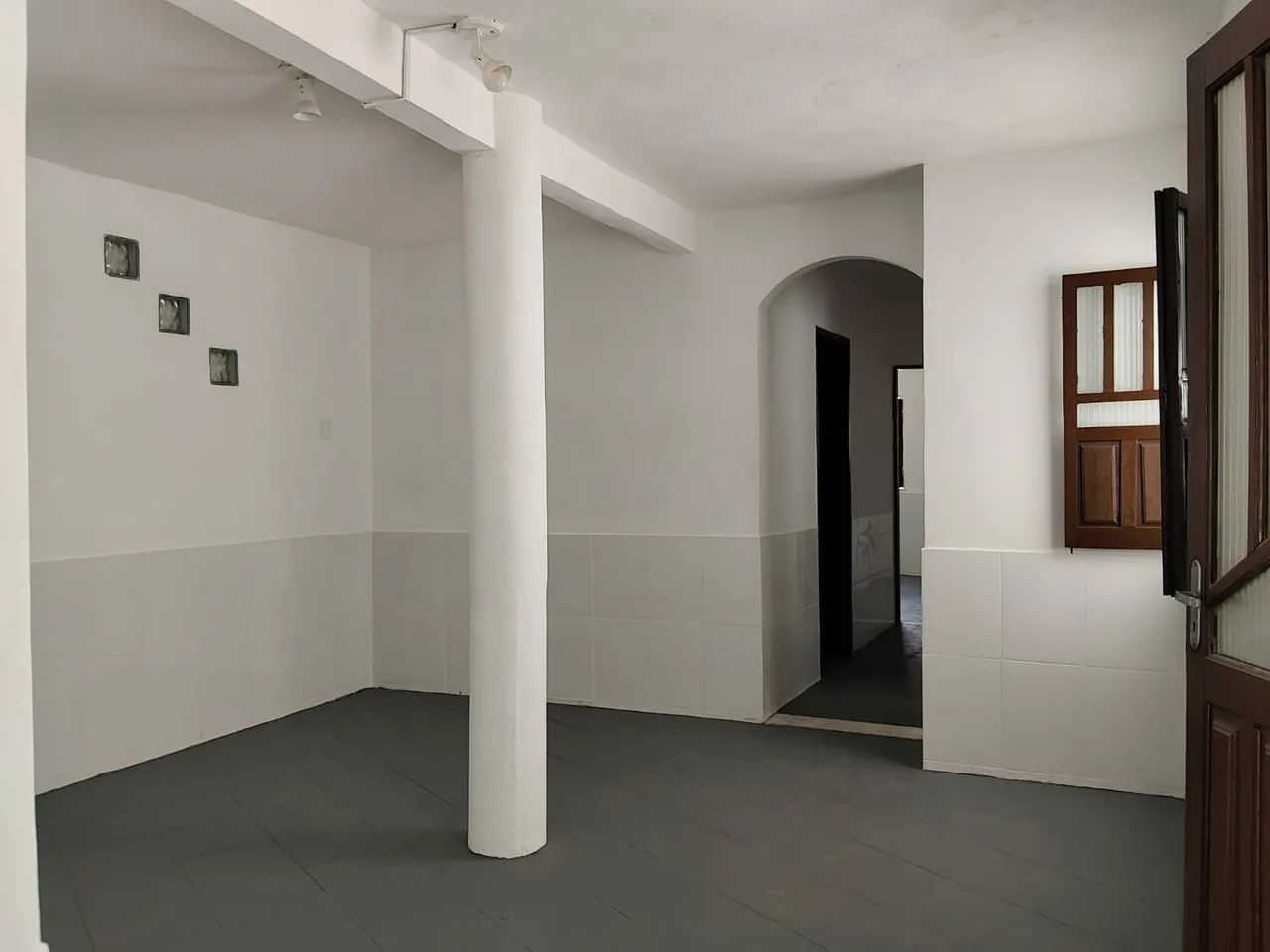 Casa Arejada, espaçosa e Ventilada no Centro de Alagoinhas 