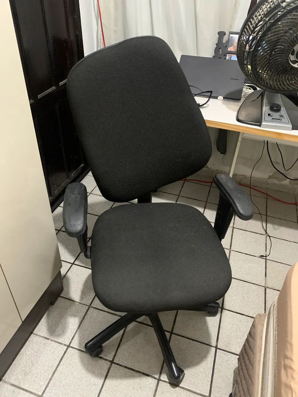 02 cadeiras de escritório