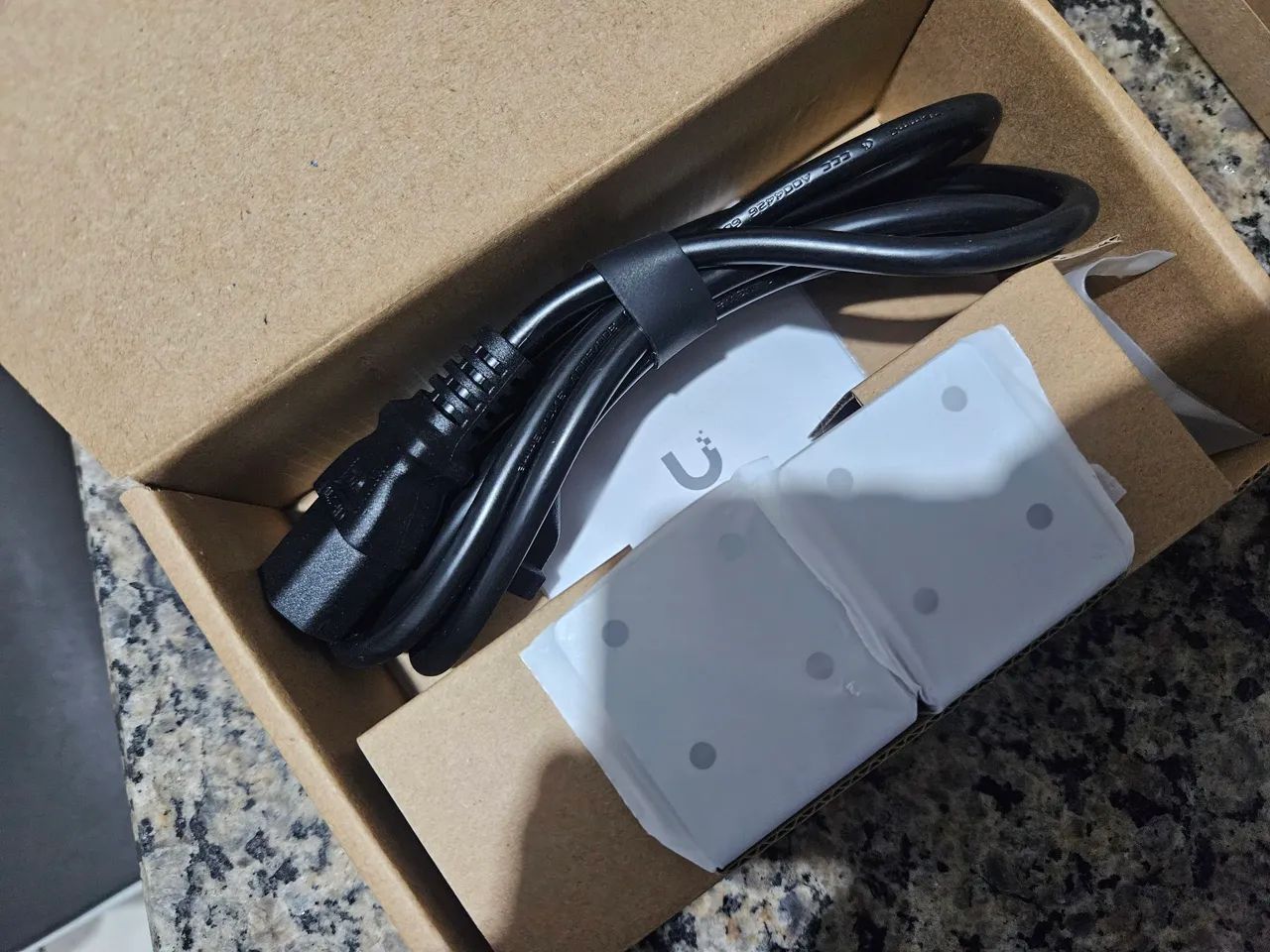 Switch Unifi 24-PoE Novo - Foto 3