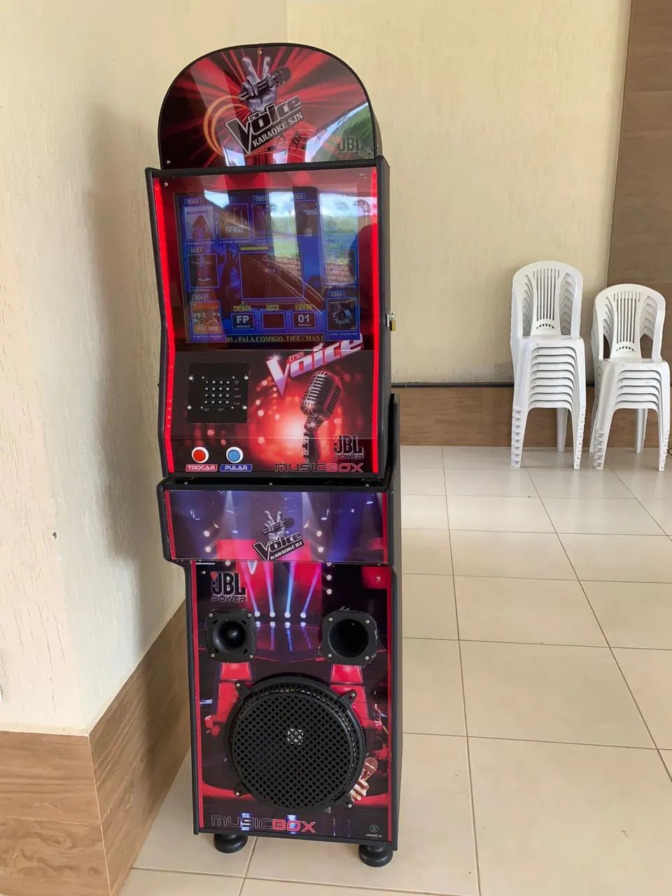 MÁQUINA DE KARAOKÊ 