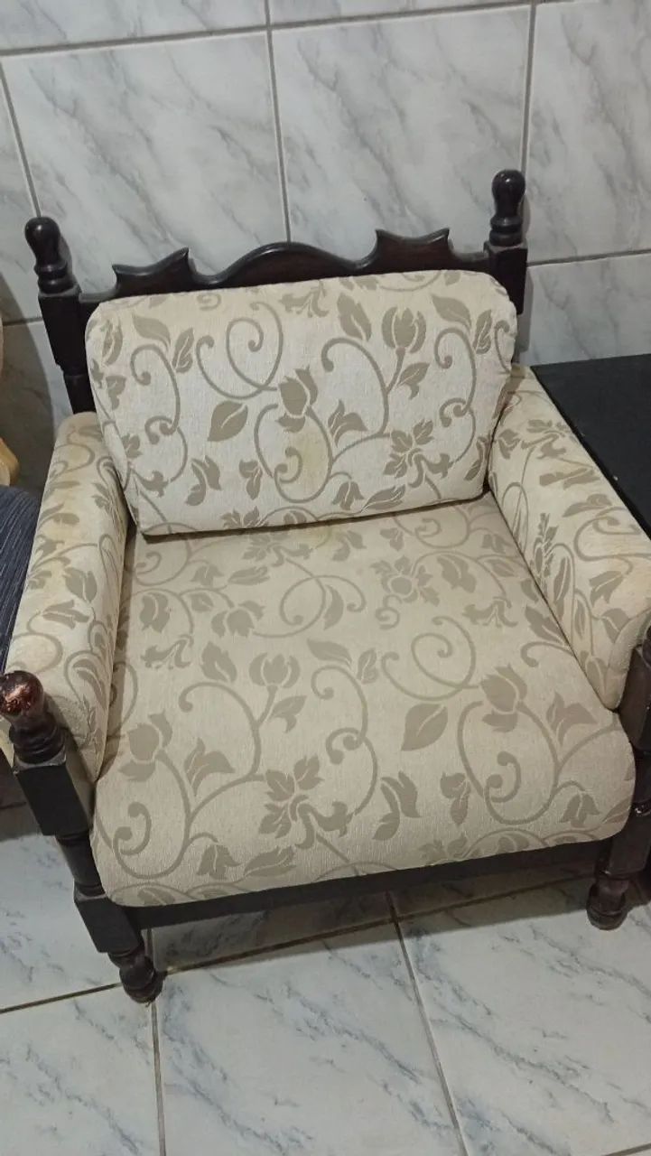 Poltrona de madeira 418478642997514240