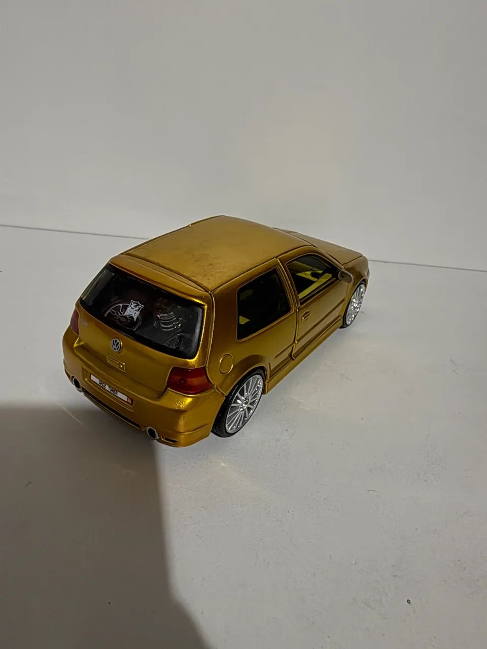 Miniatura Golf R32 Dourado 1/24 - Foto 2