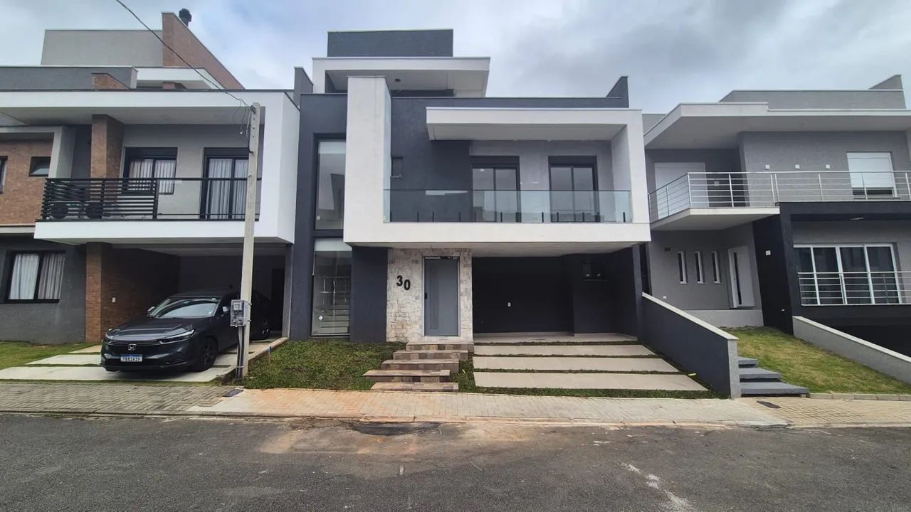 CASA 4 QUARTOS COM 224m2 EM CONDOMÍNIO 