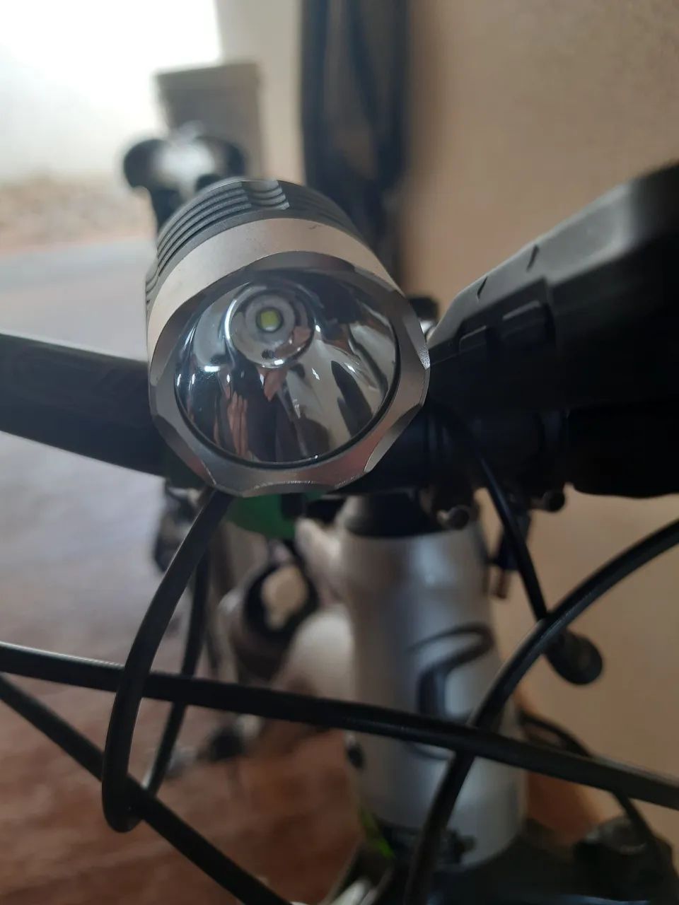 Farol de bicicleta forte