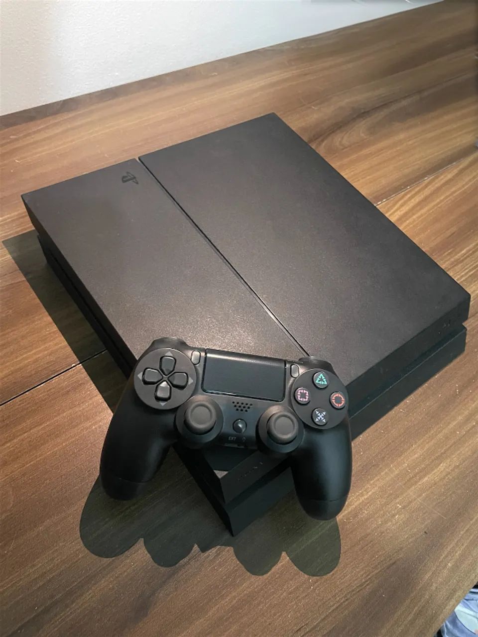 Ps4 com 3 jogos + 1 controle 