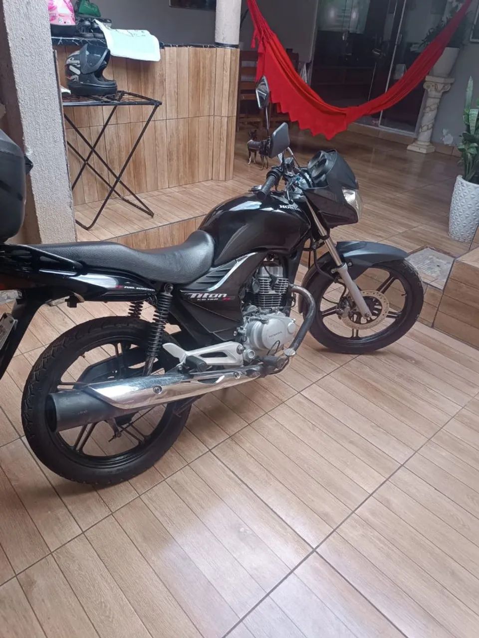 Vendo super conservada modelo 2010 entrar em contato no *