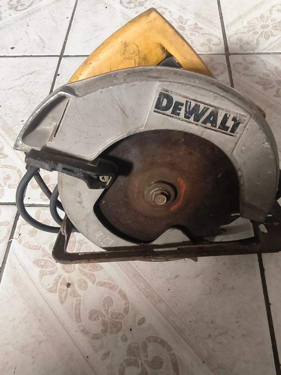 Serra circular Dewalt DW352