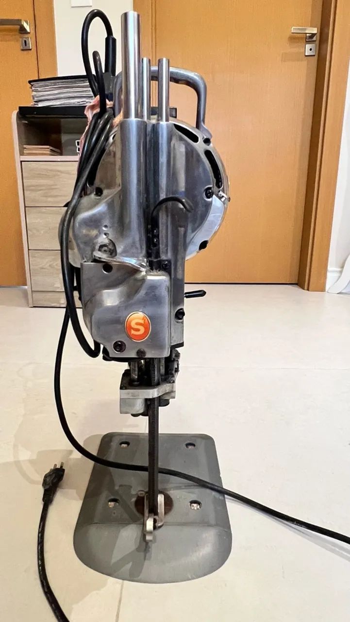 Máquina de corte reto de tecido Singer 960C - Foto 5