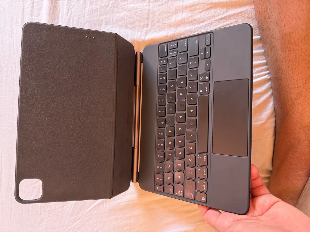 Magic keyboard 11 polegadas Apple original teclado com ipad impecavel R$1.500 reais - Foto 4