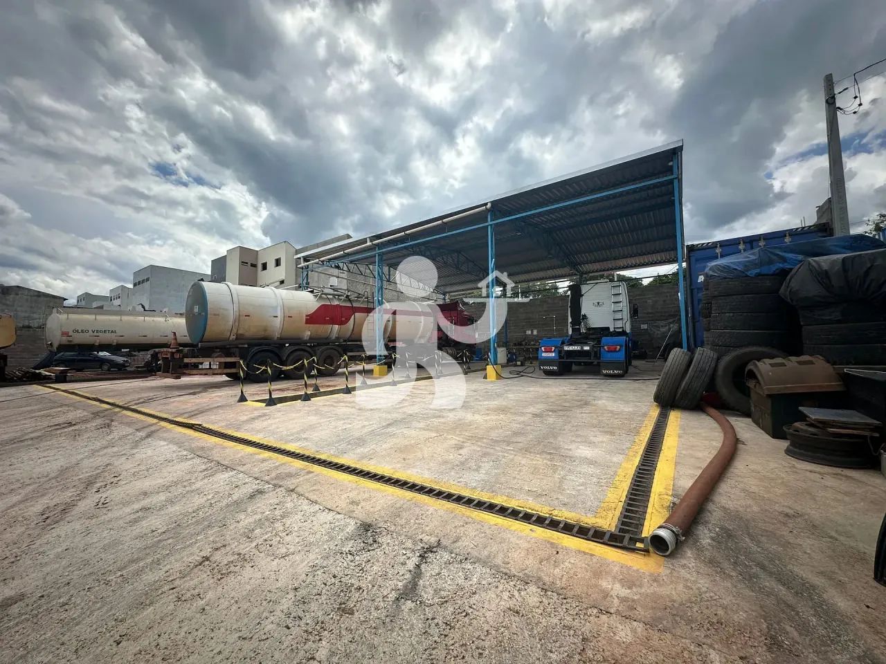 Barracão Industrial com Piso de Concreto Reforçado e 1108m²! Ideal para Transportadoras e  - Foto 4