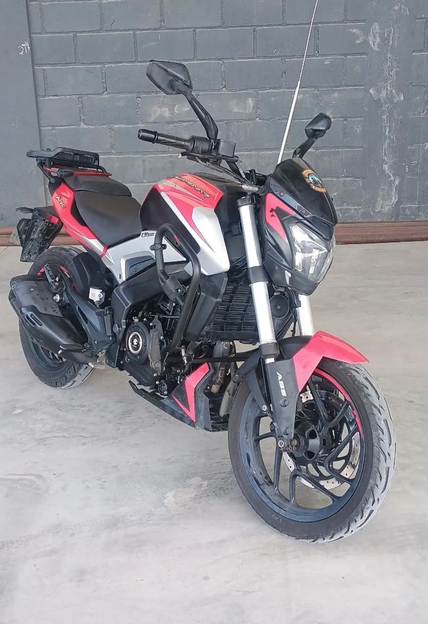 Dominar 250 bem conservada 