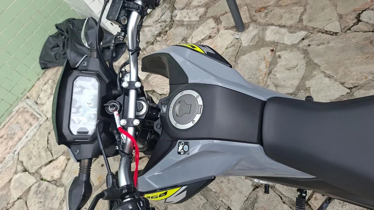 Vendo moto Broz com apenas 200 km 
