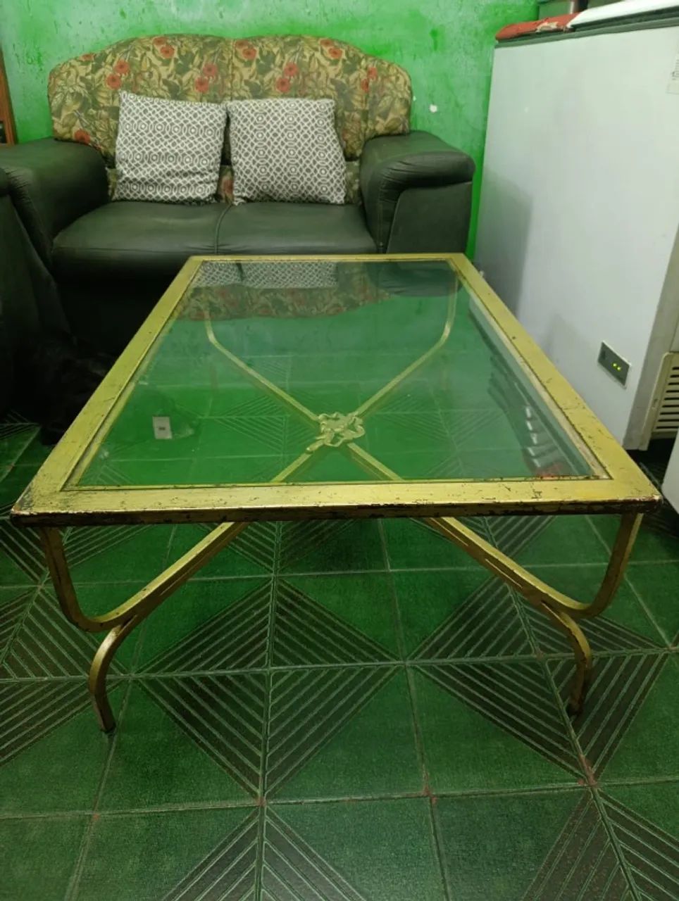 Mesa de Centro Vintage em Ferro Dourado com Tampo de Vidro - Foto 3