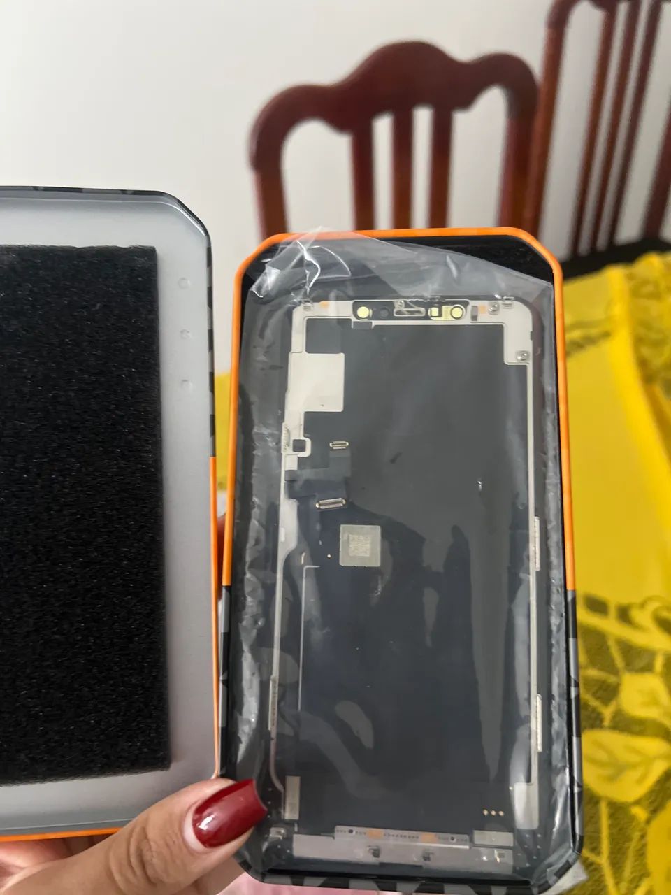 Tela de iPhone 11 Pro Max com trinco mas com id pra retirar a msg de tela trocada  - Foto 2