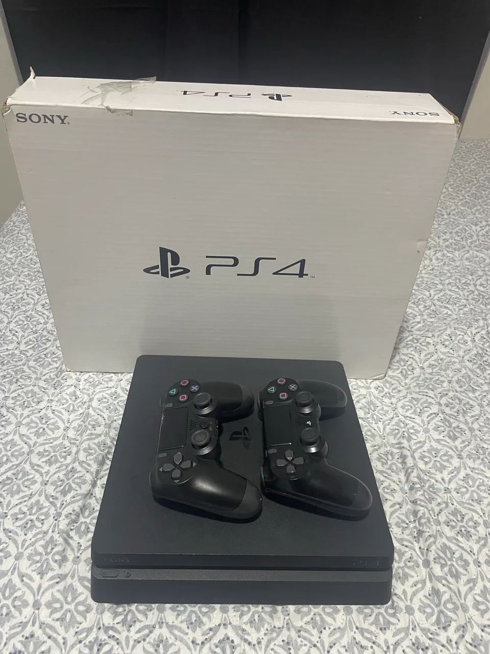 Vendo Ps4 Slim 1 TR 