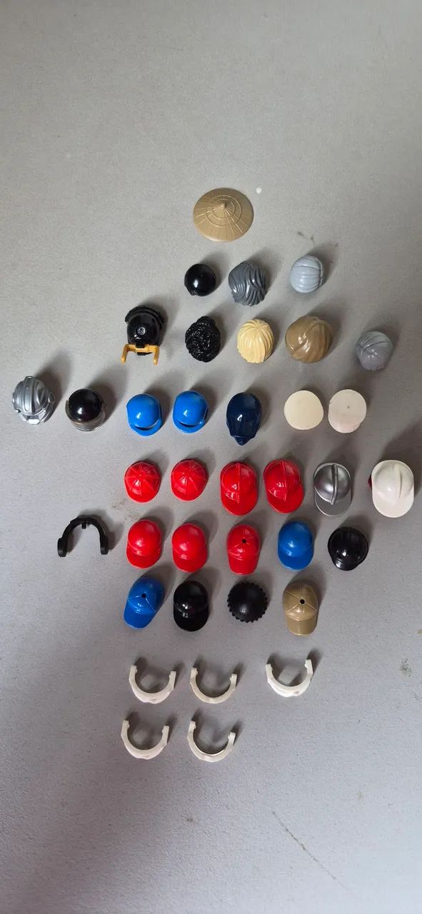 Lego acessórios minifiguras boneis e chapéus 
