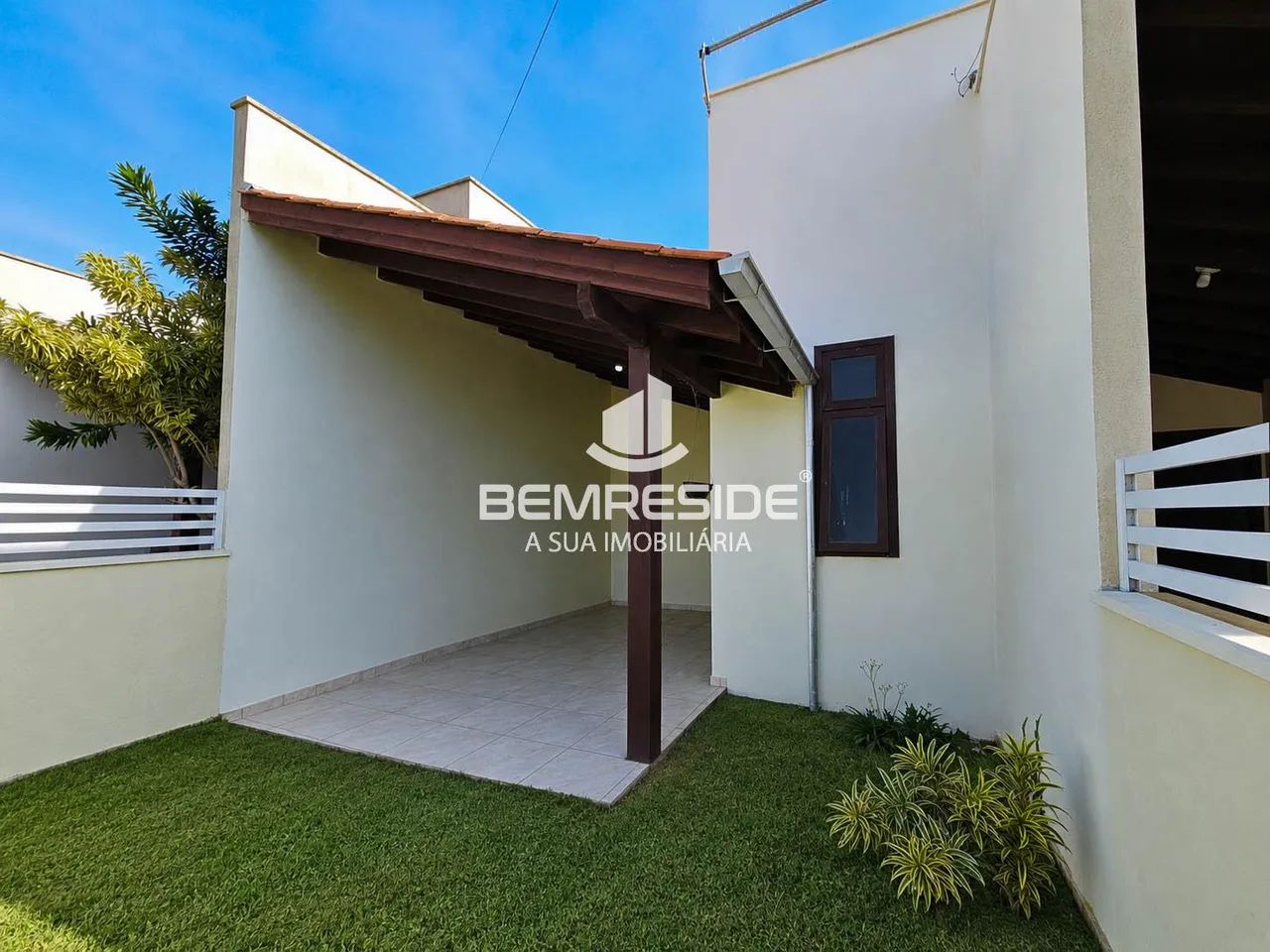 Casa geminada com dois quartos no centro da cidade - Foto 2