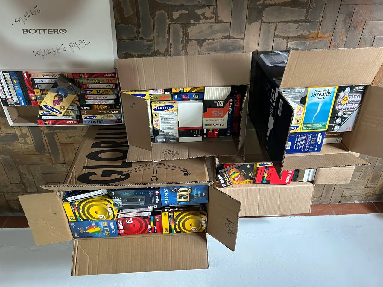 384 fitas VHS de filmes e documentários. - Foto 4