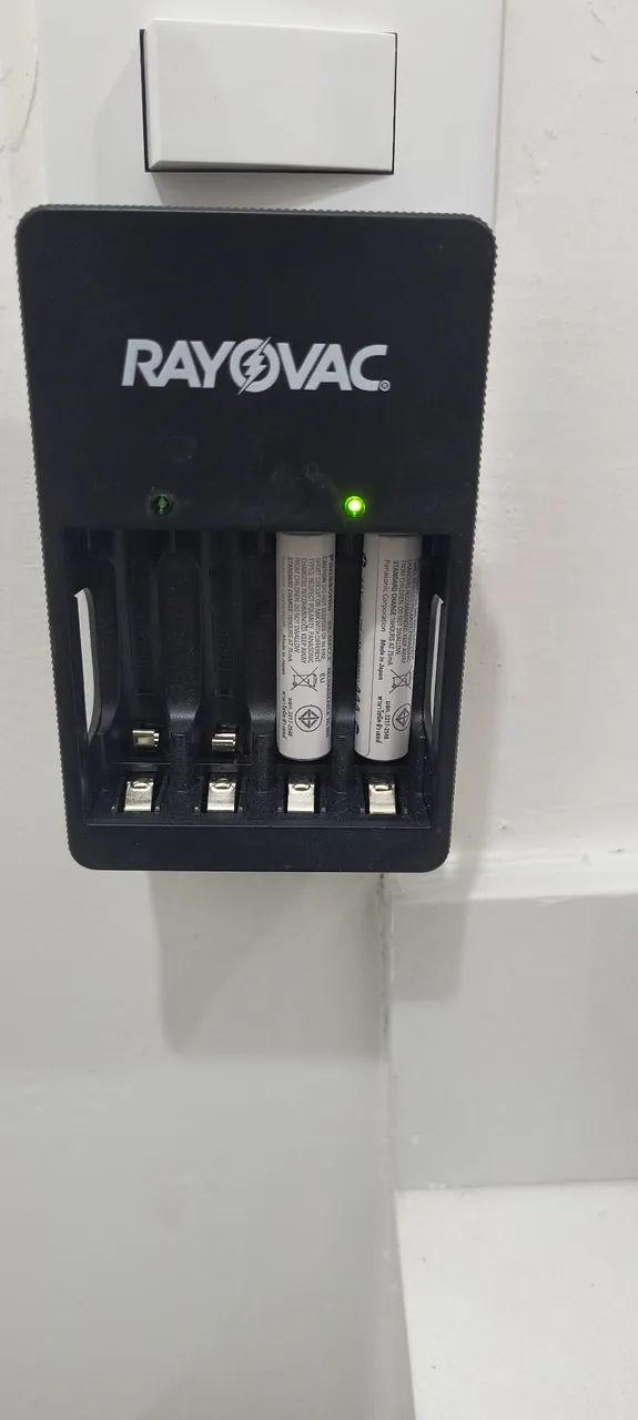 CARREGADOR DE PILHA, RAYOVAC.