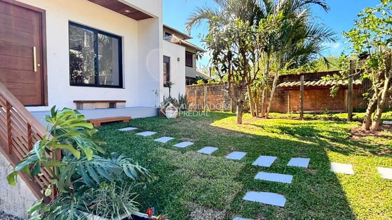 Casa à venda nos Açores com terreno amplo de 395 m²